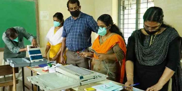 ഗ്രാമപഞ്ചായത്തുകളില് മൂന്നു ബാലറ്റ് യൂണിറ്റുകളും നഗരസഭകളില് ഒരു ബാലറ്റ് യൂണിറ്റും ഗ്രാമപഞ്ചായത്തുകളില് മൂന്നു ബാലറ്റ് യൂണിറ്റുകളും നഗരസഭകളില് ഒരു ബാലറ്റ് യൂണിറ്റും