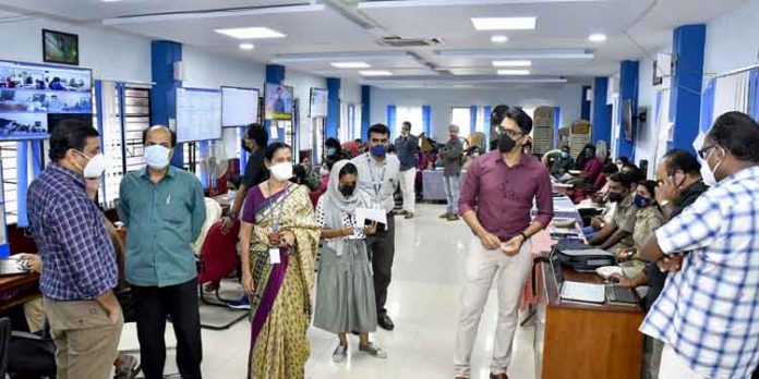 തദ്ദേശ പൊതു തെരഞ്ഞെടുപ്പിനെ ‘കണ്ട്രോളി’ലാക്കി കണ്ട്രോള് റൂം തദ്ദേശ പൊതു തെരഞ്ഞെടുപ്പിനെ ‘കണ്ട്രോളി’ലാക്കി കണ്ട്രോള് റൂം