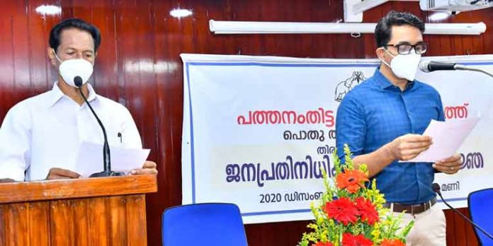 ജില്ലാ പഞ്ചായത്തിലേക്ക് വിജയിച്ച ജനപ്രതിനിധികള് സത്യപ്രതിജ്ഞ ചെയ്തു ജില്ലാ പഞ്ചായത്തിലേക്ക് വിജയിച്ച ജനപ്രതിനിധികള് സത്യപ്രതിജ്ഞ ചെയ്തു