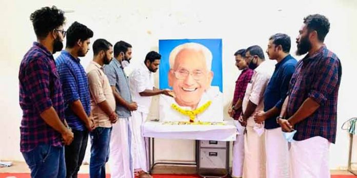 ദേശീയ അസംഘിടിത തൊഴിലാളി കോൺഗ്രസിന്റെ നേതൃത്വത്തിൽ കെ.കരുണാകരന് അനുസ്മരണയോഗം നടത്തി ദേശീയ അസംഘിടിത തൊഴിലാളി കോൺഗ്രസിന്റെ നേതൃത്വത്തിൽ കെ.കരുണാകരന് അനുസ്മരണയോഗം നടത്തി