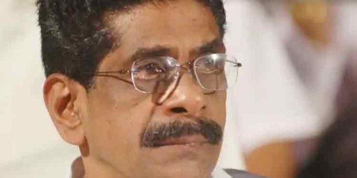 മുല്ലപ്പള്ളി രാമചന്ദ്രനെ കെപിസിസി പ്രസിഡന്റ് സ്ഥാനത്ത് നിന്ന് തത്കാലം മാറ്റില്ല മുല്ലപ്പള്ളി രാമചന്ദ്രനെ കെപിസിസി പ്രസിഡന്റ് സ്ഥാനത്ത് നിന്ന് തത്കാലം മാറ്റില്ല