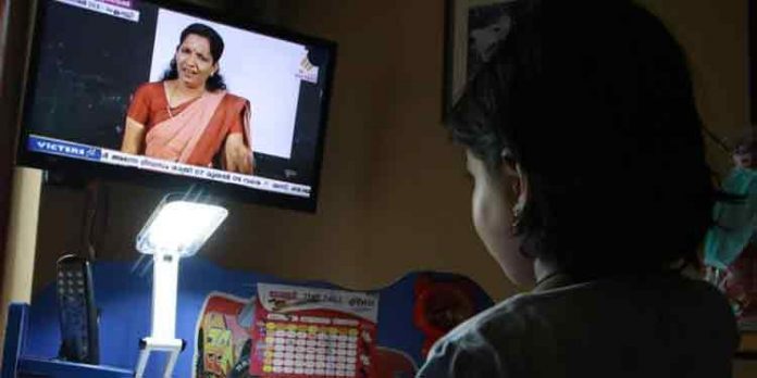 ഫസ്റ്റ്ബെല്ലില് 10നും 12നും കൂടുതല് ക്ലാസുകള് ; പുനഃക്രമീകരണം തിങ്കളാഴ്ച മുതല് ഫസ്റ്റ്ബെല്ലില് 10നും 12നും കൂടുതല് ക്ലാസുകള് ; പുനഃക്രമീകരണം തിങ്കളാഴ്ച മുതല്