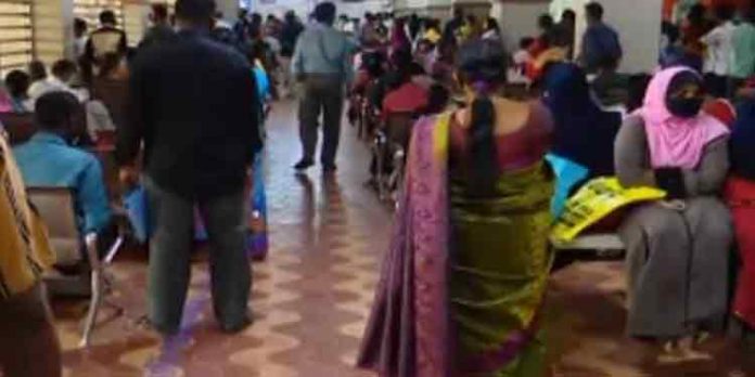ആയുര്വേദ ഡോക്ടര്മാര്ക്ക് ശസ്ത്രക്രിയാനുമതി ; അലോപ്പതി ഡോക്ടര്മാര് നടത്തുന്ന സമരത്തില് വലഞ്ഞ് രോഗികള് ആയുര്വേദ ഡോക്ടര്മാര്ക്ക് ശസ്ത്രക്രിയാനുമതി ; അലോപ്പതി ഡോക്ടര്മാര് നടത്തുന്ന സമരത്തില് വലഞ്ഞ് രോഗികള്