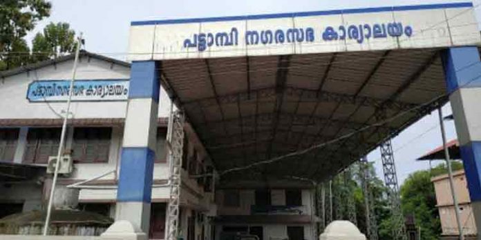 കോണ്ഗ്രസ് വിമതര് പിന്തുണ പ്രഖ്യാപിച്ചു ; പട്ടാമ്പി നഗരസഭാ ഭരണം ഇടതുപക്ഷത്തിന് കോണ്ഗ്രസ് വിമതര് പിന്തുണ പ്രഖ്യാപിച്ചു ; പട്ടാമ്പി നഗരസഭാ ഭരണം ഇടതുപക്ഷത്തിന്