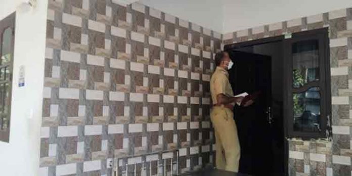 വീട് കുത്തിത്തുറന്ന് മോഷണം : 35പവന് സ്വര്ണം കവര്ന്നു വീട് കുത്തിത്തുറന്ന് മോഷണം : 35പവന് സ്വര്ണം കവര്ന്നു
