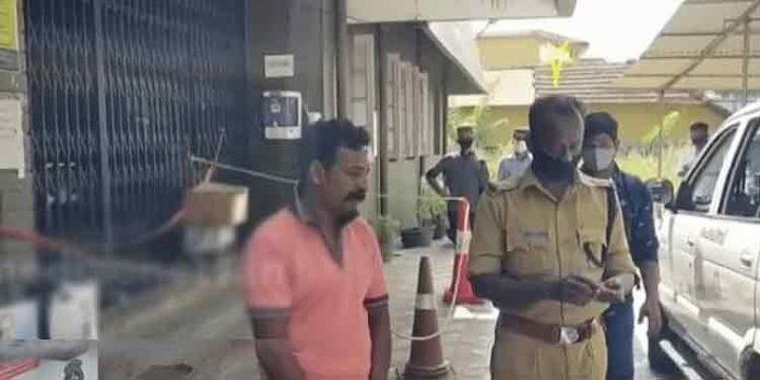 തിരുവനന്തപുരത്ത് വളര്ത്തുനായയെ തലക്കടിച്ചു കൊന്ന ശേഷം വീടിനുള്ളിൽ കടന്ന് അക്രമം തിരുവനന്തപുരത്ത് വളര്ത്തുനായയെ തലക്കടിച്ചു കൊന്ന ശേഷം വീടിനുള്ളിൽ കടന്ന് അക്രമം