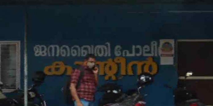 ഇടുക്കി ജില്ലയിലെ പോലീസ് കാന്റീനുകളില് പൊതുജനങ്ങള്ക്ക് വിലക്ക് ; പ്രതിഷേധം ശക്തം ഇടുക്കി ജില്ലയിലെ പോലീസ് കാന്റീനുകളില് പൊതുജനങ്ങള്ക്ക് വിലക്ക് ; പ്രതിഷേധം ശക്തം