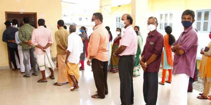 തിരുവനന്തപുരം ജില്ലയില് പോളിംഗ് ശതമാനം 13.45 ആയി ; ഏറ്റവും കൂടുതല് പോളിംഗ് പത്തനംതിട്ടയില് തിരുവനന്തപുരം ജില്ലയില് പോളിംഗ് ശതമാനം 13.45 ആയി ; ഏറ്റവും കൂടുതല് പോളിംഗ് പത്തനംതിട്ടയില്