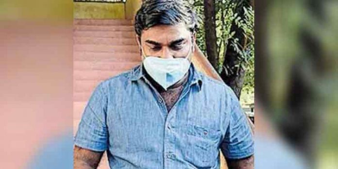 കെ.ബി ഗണേഷ് കുമാറിന്റെ മുൻ ഓഫീസ് സെക്രട്ടറി പ്രദീപ് കുമാറിന് ജാമ്യം കെ.ബി ഗണേഷ് കുമാറിന്റെ മുൻ ഓഫീസ് സെക്രട്ടറി പ്രദീപ് കുമാറിന് ജാമ്യം