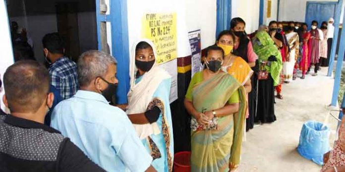 പത്തനംതിട്ടയിൽ കനത്ത പോളിംങ്ങ് ; ബൂത്തുകളിൽ വോട്ടർമാരുടെ നീണ്ട നിര ; 12 മണിക്ക് 43.17 ശതമാനം പത്തനംതിട്ടയിൽ കനത്ത പോളിംങ്ങ് ; ബൂത്തുകളിൽ വോട്ടർമാരുടെ നീണ്ട നിര ; 12 മണിക്ക് 43.17 ശതമാനം