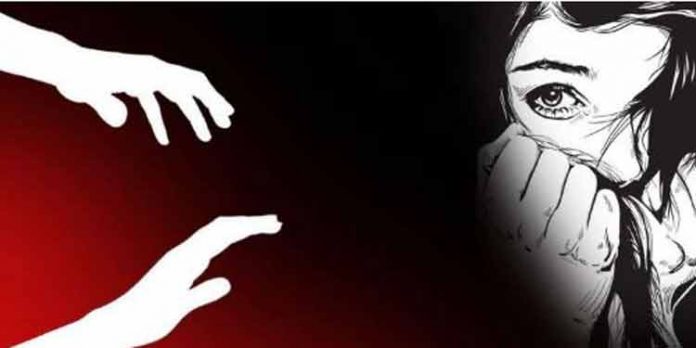 പ്രായപൂര്ത്തിയാകാത്ത പെണ്കുട്ടിയെ പ്രണയം നടിച്ച് പീഡിപ്പിച്ച് ഗര്ഭിണിയാക്കിയ പ്രതി പിടിയില് പ്രായപൂര്ത്തിയാകാത്ത പെണ്കുട്ടിയെ പ്രണയം നടിച്ച് പീഡിപ്പിച്ച് ഗര്ഭിണിയാക്കിയ പ്രതി പിടിയില്