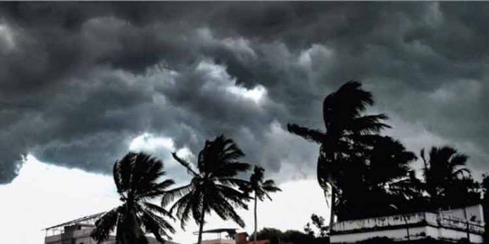 ബുറെവി ചുഴലിക്കാറ്റിനെ തുടര്ന്ന് തെക്കന് കേരളത്തില് വെള്ളപ്പൊക്ക ഭീഷണി ബുറെവി ചുഴലിക്കാറ്റിനെ തുടര്ന്ന് തെക്കന് കേരളത്തില് വെള്ളപ്പൊക്ക ഭീഷണി