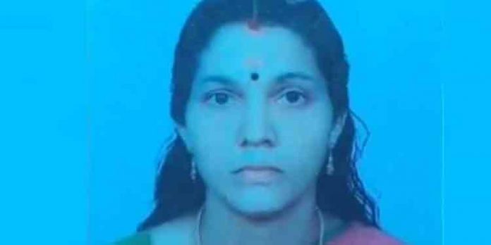 മൂന്നുവർഷമായിട്ടും വീട് പണി പൂർത്തിയാക്കിയില്ല , കോൺട്രാക്ടറുടെ വീടിനു സമീപം യുവതി തൂങ്ങിമരിച്ച നിലയില് മൂന്നുവർഷമായിട്ടും വീട് പണി പൂർത്തിയാക്കിയില്ല , കോൺട്രാക്ടറുടെ വീടിനു സമീപം യുവതി തൂങ്ങിമരിച്ച നിലയില്