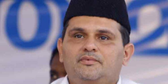 ഔഫിന്റെ മരണത്തിൽ ഖേദം പ്രകടിപ്പിച്ച് മുനവ്വറലി ; വാഹനം തടഞ്ഞ് വീട്ടുകാർ, അണികളില്ലാതെ വീട് സന്ദര്ശനം ഔഫിന്റെ മരണത്തിൽ ഖേദം പ്രകടിപ്പിച്ച് മുനവ്വറലി ; വാഹനം തടഞ്ഞ് വീട്ടുകാർ, അണികളില്ലാതെ വീട് സന്ദര്ശനം