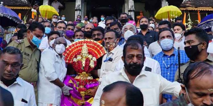 തങ്കയങ്കി രഥഘോഷയാത്ര നാളെ രാവിലെ ഓമല്ലൂര് രക്തകണ്ഠസ്വാമി ക്ഷേത്രത്തില് നിന്നും പുറപ്പെടും തങ്കയങ്കി രഥഘോഷയാത്ര നാളെ രാവിലെ ഓമല്ലൂര് രക്തകണ്ഠസ്വാമി ക്ഷേത്രത്തില് നിന്നും പുറപ്പെടും