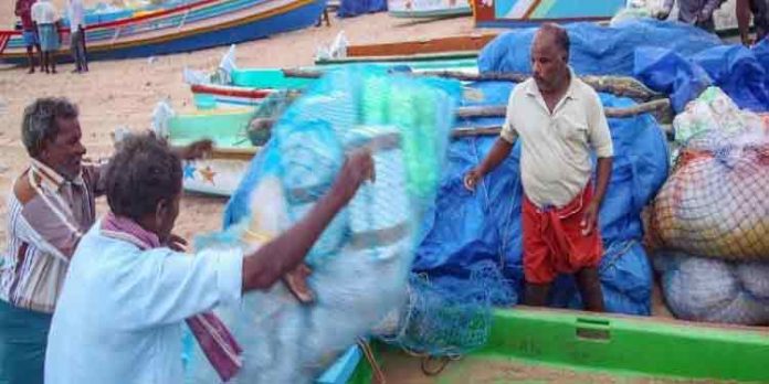 ബുറേവി ചുഴലിക്കാറ്റ് : തിരുവനന്തപുരത്ത് ഏർപ്പെടുത്തിയിരുന്ന നിയന്ത്രണങ്ങൾ പിൻവലിച്ചു ബുറേവി ചുഴലിക്കാറ്റ് : തിരുവനന്തപുരത്ത് ഏർപ്പെടുത്തിയിരുന്ന നിയന്ത്രണങ്ങൾ പിൻവലിച്ചു