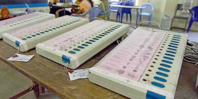 പത്തനംതിട്ട ജില്ലയില് മത്സരരംഗത്ത് 3,698 സ്ഥാനാര്ഥികള് ; 10,78,599 സമ്മതിദായകര് നാളെ ബൂത്തിലേക്ക് പത്തനംതിട്ട ജില്ലയില് മത്സരരംഗത്ത് 3,698 സ്ഥാനാര്ഥികള് ; 10,78,599 സമ്മതിദായകര് നാളെ ബൂത്തിലേക്ക്