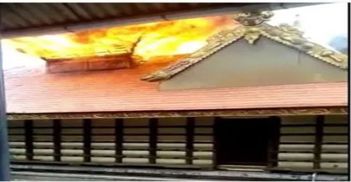 മുളങ്കാടകം ക്ഷേത്രത്തില് തീപിടുത്തം ; ചുറ്റമ്പലത്തിന്റെ മുന്ഭാഗം കത്തിനശിച്ചു മുളങ്കാടകം ക്ഷേത്രത്തില് തീപിടുത്തം ; ചുറ്റമ്പലത്തിന്റെ മുന്ഭാഗം കത്തിനശിച്ചു