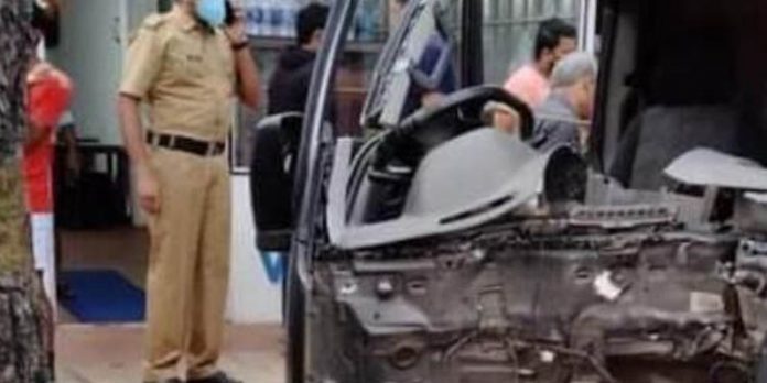 സുല്ത്താന് ബത്തേരിയില് കപ്പ കയറ്റിയ ഗുഡ്സ് വാഹനം മരത്തിലിടിച്ച് രണ്ട് പേര് മരിച്ചു ; അപകടം രാവിലെ ഏഴു മണിക്ക് സുല്ത്താന് ബത്തേരിയില് കപ്പ കയറ്റിയ ഗുഡ്സ് വാഹനം മരത്തിലിടിച്ച് രണ്ട് പേര് മരിച്ചു ; അപകടം രാവിലെ ഏഴു മണിക്ക്