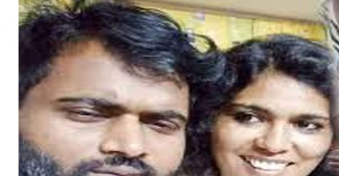 അയ്യപ്പന് കനിഞ്ഞു ; ദാമ്പത്യബന്ധം വേര്പെടുത്തി രഹ്ന ഫാത്തിമയും പങ്കാളി മനോജ് കെ.ശ്രീധറും അയ്യപ്പന് കനിഞ്ഞു ; ദാമ്പത്യബന്ധം വേര്പെടുത്തി രഹ്ന ഫാത്തിമയും പങ്കാളി മനോജ് കെ.ശ്രീധറും