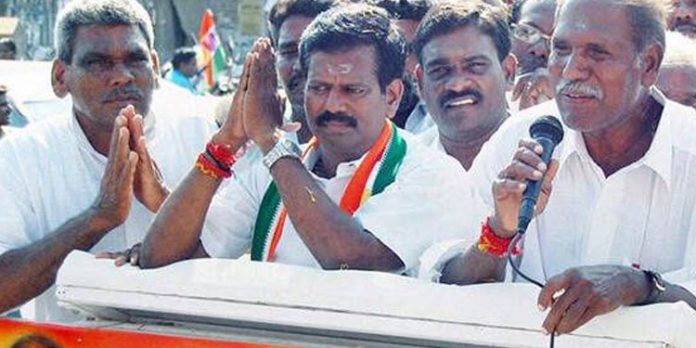 പുതുച്ചേരിയില് കോണ്ഗ്രസ് നേതാക്കള് കൂട്ടത്തോടെ ബി.ജെ.പിയിലേക്ക് പുതുച്ചേരിയില് കോണ്ഗ്രസ് നേതാക്കള് കൂട്ടത്തോടെ ബി.ജെ.പിയിലേക്ക്