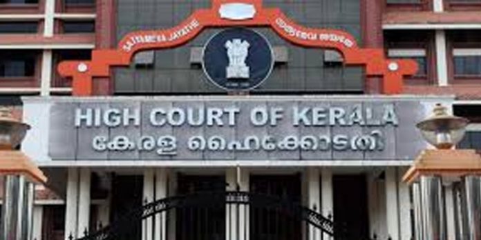 തില്ലങ്കേരി ഡിവിഷന് തെരഞ്ഞെടുപ്പില് കള്ളവോട്ടും, ബൂത്തു പിടിത്തവും ഒഴിവാക്കാന് കര്ശന നടപടി സ്വീകരിക്കണം : ഹൈക്കോടതി തില്ലങ്കേരി ഡിവിഷന് തെരഞ്ഞെടുപ്പില് കള്ളവോട്ടും, ബൂത്തു പിടിത്തവും ഒഴിവാക്കാന് കര്ശന നടപടി സ്വീകരിക്കണം : ഹൈക്കോടതി