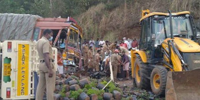 ബ്രേക്കിന് തകരാറില്ല : കുതിരാന് അപകടത്തില് ഡ്രൈവര് പറഞ്ഞത്കള്ളമെന്ന് മോട്ടോര് വാഹന വകുപ്പ് ഉദ്യോഗസ്ഥര് ബ്രേക്കിന് തകരാറില്ല : കുതിരാന് അപകടത്തില് ഡ്രൈവര് പറഞ്ഞത്കള്ളമെന്ന് മോട്ടോര് വാഹന വകുപ്പ് ഉദ്യോഗസ്ഥര്