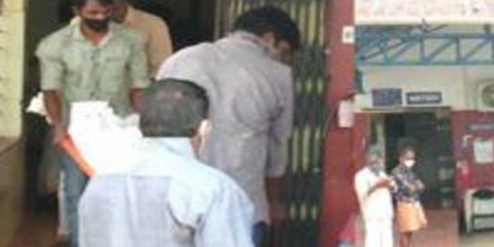 പതിനാലുകാരിയുടെ മരണത്തില് ശിശുക്ഷേമ സമിതി അംഗത്തിനെതിരെ പരാതിയുമായി കുടുംബം പതിനാലുകാരിയുടെ മരണത്തില് ശിശുക്ഷേമ സമിതി അംഗത്തിനെതിരെ പരാതിയുമായി കുടുംബം