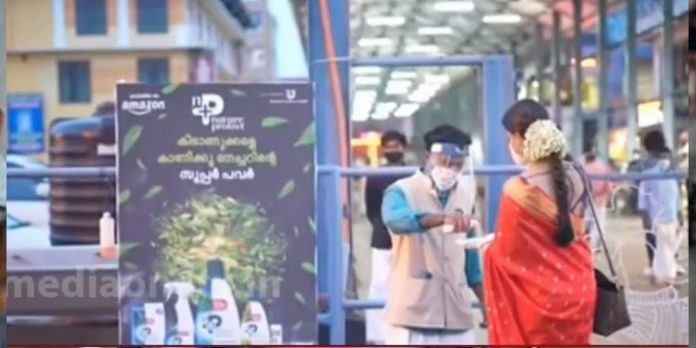 ഗുരുവായൂര് ക്ഷേത്രനടയില് ചട്ടം ലംഘിച്ച് സ്വകാര്യ കമ്പിനിയുടെ പരസ്യ ചിത്രീകരണം ; പ്രതിഷേധവുമായി ബി.ജെ.പി ഗുരുവായൂര് ക്ഷേത്രനടയില് ചട്ടം ലംഘിച്ച് സ്വകാര്യ കമ്പിനിയുടെ പരസ്യ ചിത്രീകരണം ; പ്രതിഷേധവുമായി ബി.ജെ.പി
