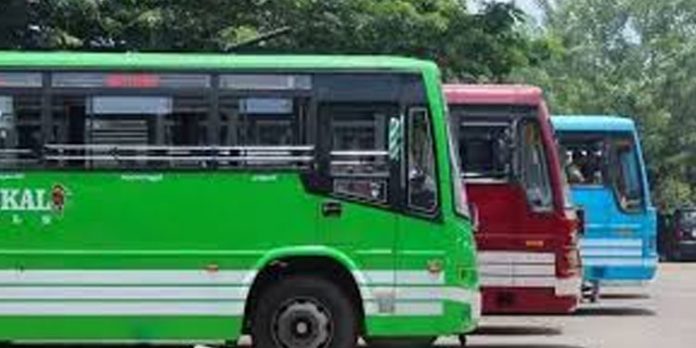 ബസുകളുടെ മത്സരയോട്ടം; രണ്ട് വിദ്യാര്ഥികള്ക്ക് പരിക്ക് ബസുകളുടെ മത്സരയോട്ടം; രണ്ട് വിദ്യാര്ഥികള്ക്ക് പരിക്ക്