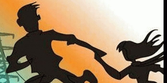 പത്തൊന്പതാം വയസ്സില് അന്യമതസ്ഥനോടൊപ്പം ആദ്യ ഒളിച്ചോട്ടം ; 32 ആം വയസ്സില് പ്രായപൂര്ത്തിയാകാത്ത രണ്ടു മക്കളെ ഉപേക്ഷിച്ച് കാമുകനൊപ്പം ഒളിച്ചോടി പത്തൊന്പതാം വയസ്സില് അന്യമതസ്ഥനോടൊപ്പം ആദ്യ ഒളിച്ചോട്ടം ; 32 ആം വയസ്സില് പ്രായപൂര്ത്തിയാകാത്ത രണ്ടു മക്കളെ ഉപേക്ഷിച്ച് കാമുകനൊപ്പം ഒളിച്ചോടി