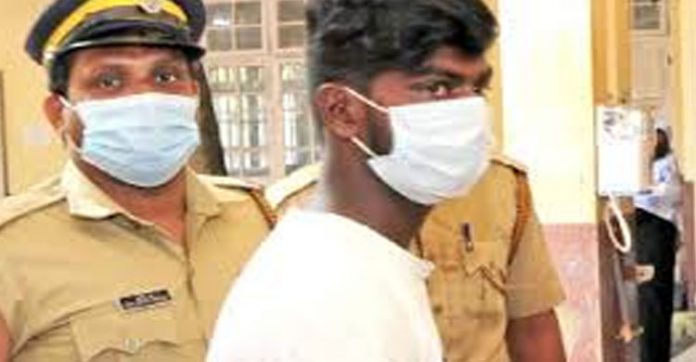 വീഡിയോഗ്രാഫറുടെ കാറും പണവും ക്യാമറയും അപഹരിച്ചു ; വടിവാള് വിനീതിനെ തെളിവെടുപ്പിന് ചെങ്ങന്നൂരില് എത്തിച്ചു വീഡിയോഗ്രാഫറുടെ കാറും പണവും ക്യാമറയും അപഹരിച്ചു ; വടിവാള് വിനീതിനെ തെളിവെടുപ്പിന് ചെങ്ങന്നൂരില് എത്തിച്ചു