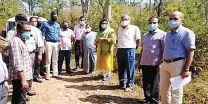 വയനാട് മെഡിക്കല് കോളജിന് സ്ഥലം കണ്ടെത്താന് വീണ്ടും ഉദ്യോഗസ്ഥരുടെ ഭൂമി പരിശോധന വയനാട് മെഡിക്കല് കോളജിന് സ്ഥലം കണ്ടെത്താന് വീണ്ടും ഉദ്യോഗസ്ഥരുടെ ഭൂമി പരിശോധന