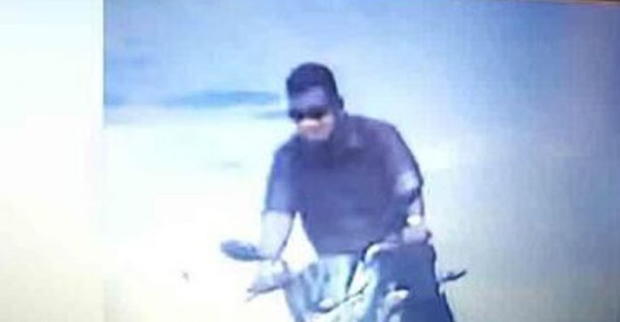 സി.എസ്.ഐ സഭയിലെ പുരോഹിതന് ചമഞ്ഞെത്തി വീട്ടമ്മയുടെ കയ്യില്നിന്നും 8000 രൂപ തട്ടിയെടുത്തു സി.എസ്.ഐ സഭയിലെ പുരോഹിതന് ചമഞ്ഞെത്തി വീട്ടമ്മയുടെ കയ്യില്നിന്നും 8000 രൂപ തട്ടിയെടുത്തു