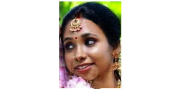 നവവധു കഴുത്ത് മുറിച്ച് മരിച്ച നിലയില് ; ദുരൂഹതയെന്ന് ബന്ധുക്കള് നവവധു കഴുത്ത് മുറിച്ച് മരിച്ച നിലയില് ; ദുരൂഹതയെന്ന് ബന്ധുക്കള്