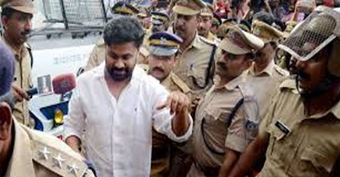 നടിയെ ആക്രമിച്ച കേസ് : വിപിന് ലാല് വിചാരണ കോടതിയില് ഹാജരായില്ല നടിയെ ആക്രമിച്ച കേസ് : വിപിന് ലാല് വിചാരണ കോടതിയില് ഹാജരായില്ല