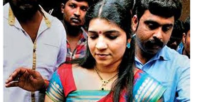 ജോലി തട്ടിപ്പ് കേസില് സരിത.എസ്. നായര് മുന്കൂര് ജാമ്യം തേടി ജോലി തട്ടിപ്പ് കേസില് സരിത.എസ്. നായര് മുന്കൂര് ജാമ്യം തേടി