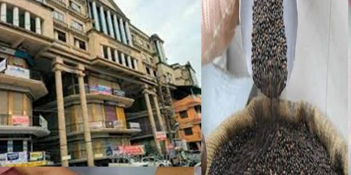 മലഞ്ചരക്ക് വ്യാപാരികളെ കബളിപ്പിച്ച് കോടികള് തട്ടിയെടുത്തു ; കൊച്ചിയിലെ മൊത്തക്കച്ചവടക്കാരനെ പോലീസ് അറസ്റ്റ് ചെയ്തു മലഞ്ചരക്ക് വ്യാപാരികളെ കബളിപ്പിച്ച് കോടികള് തട്ടിയെടുത്തു ; കൊച്ചിയിലെ മൊത്തക്കച്ചവടക്കാരനെ പോലീസ് അറസ്റ്റ് ചെയ്തു