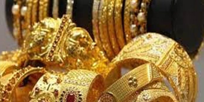 മലപ്പുറം ചേകന്നൂരില് വീട്ടില് നിന്നും 125 പവന് സ്വര്ണാഭരങ്ങളും 65,000 രൂപയും കവര്ന്നു മലപ്പുറം ചേകന്നൂരില് വീട്ടില് നിന്നും 125 പവന് സ്വര്ണാഭരങ്ങളും 65,000 രൂപയും കവര്ന്നു