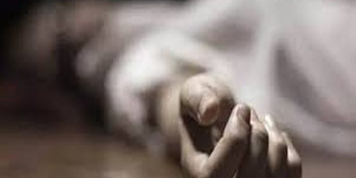 കളമശ്ശേരിയില് 17കാരനെ മര്ദിച്ച സംഭവം ; പ്രായപൂര്ത്തിയാകാത്ത പ്രതികളില് ഒരാള് തൂങ്ങിമരിച്ചു കളമശ്ശേരിയില് 17കാരനെ മര്ദിച്ച സംഭവം ; പ്രായപൂര്ത്തിയാകാത്ത പ്രതികളില് ഒരാള് തൂങ്ങിമരിച്ചു