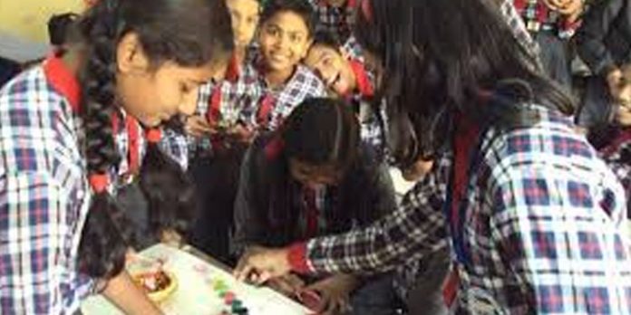 കേന്ദ്രീയ വിദ്യാലയത്തിലെ മൂന്ന് മുതല് പതിനൊന്നു വരെയുള്ള ക്ലാസ്സുകളിലെ വിദ്യാര്ത്ഥികളുടെ വാര്ഷിക പരീക്ഷ തീയതി പ്രഖ്യാപിച്ചു കേന്ദ്രീയ വിദ്യാലയത്തിലെ മൂന്ന് മുതല് പതിനൊന്നു വരെയുള്ള ക്ലാസ്സുകളിലെ വിദ്യാര്ത്ഥികളുടെ വാര്ഷിക പരീക്ഷ തീയതി പ്രഖ്യാപിച്ചു