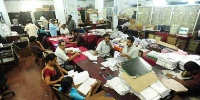 സംസ്ഥാനത്തെ സര്ക്കാര് ഓഫീസുകളുടെ പ്രവര്ത്തനം സാധാരണ നിലയിലേക്ക് സംസ്ഥാനത്തെ സര്ക്കാര് ഓഫീസുകളുടെ പ്രവര്ത്തനം സാധാരണ നിലയിലേക്ക്