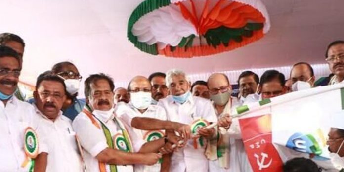 രമേശ് ചെന്നിത്തല നയിക്കുന്ന ഐശ്വര്യ കേരള യാത്ര പ്രയാണമാരംഭിച്ചു ; നഷ്ടമായത് വികസനക്കുതിപ്പിന്റെ അഞ്ച് വര്ഷങ്ങളെന്ന് ഉമ്മന്ചാണ്ടി രമേശ് ചെന്നിത്തല നയിക്കുന്ന ഐശ്വര്യ കേരള യാത്ര പ്രയാണമാരംഭിച്ചു ; നഷ്ടമായത് വികസനക്കുതിപ്പിന്റെ അഞ്ച് വര്ഷങ്ങളെന്ന് ഉമ്മന്ചാണ്ടി