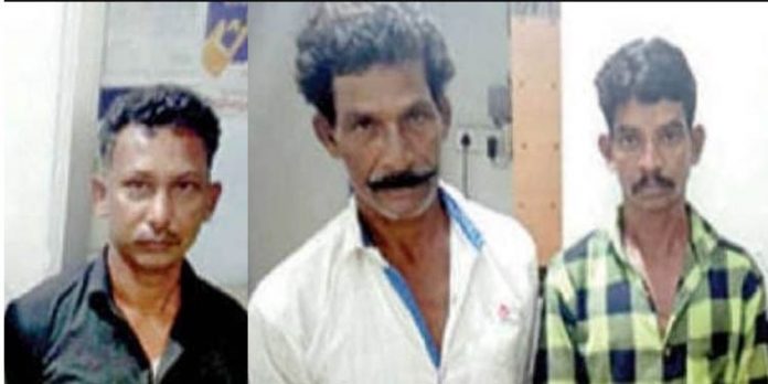 പിക്കപ്പ് വാന് മോഷ്ടിച്ച കേസില് മൂന്നുപേരെ പോലീസ് പിടികൂടി പിക്കപ്പ് വാന് മോഷ്ടിച്ച കേസില് മൂന്നുപേരെ പോലീസ് പിടികൂടി