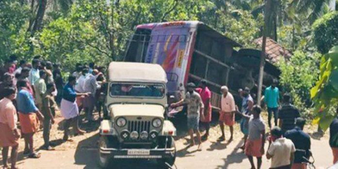 പാണത്തൂര് ബസ് അപകടത്തിന് കാരണം ഡ്രൈവറുടെ അശ്രദ്ധ : മോട്ടോര് വാഹന വകുപ്പ് പാണത്തൂര് ബസ് അപകടത്തിന് കാരണം ഡ്രൈവറുടെ അശ്രദ്ധ : മോട്ടോര് വാഹന വകുപ്പ്