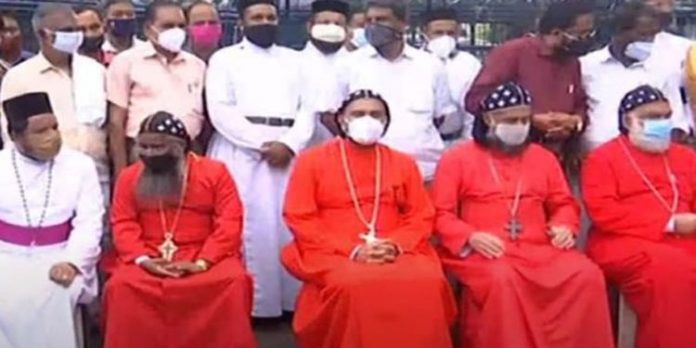 പള്ളിത്തര്ക്കo : യാക്കോബായ സഭ സെക്രട്ടറിയേറ്റിനു മുന്നില് അനിശ്ചിതകാല സത്യാഗ്രഹം ആരംഭിച്ചു പള്ളിത്തര്ക്കo : യാക്കോബായ സഭ സെക്രട്ടറിയേറ്റിനു മുന്നില് അനിശ്ചിതകാല സത്യാഗ്രഹം ആരംഭിച്ചു