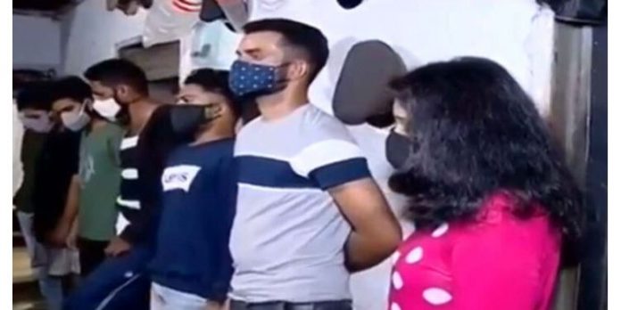 പുതുവത്സരത്തില് കണ്ണൂരില് മയക്കുമരുന്ന് പാര്ട്ടി നടത്തിയ സംഘം പിടിയിലായി പുതുവത്സരത്തില് കണ്ണൂരില് മയക്കുമരുന്ന് പാര്ട്ടി നടത്തിയ സംഘം പിടിയിലായി