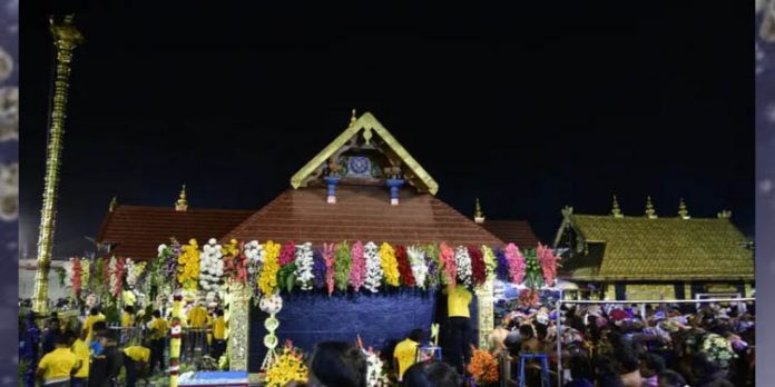 ദര്ശന സായൂജ്യം… 6:42 ന് പൊന്നമ്പലമേട്ടില് മകരജ്യോതി തെളിഞ്ഞു ദര്ശന സായൂജ്യം… 6:42 ന് പൊന്നമ്പലമേട്ടില് മകരജ്യോതി തെളിഞ്ഞു
