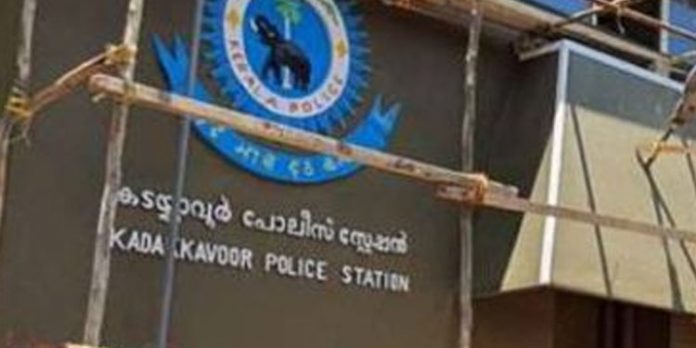 കേസ് കെട്ടിച്ചമച്ചത് ; മകളെ ജയിലില് നിന്നിറക്കില്ലെന്ന് പോലീസുകാരന് ഭീഷണിപ്പെടുത്തിയതായി യുവതിയുടെ പിതാവ് കേസ് കെട്ടിച്ചമച്ചത് ; മകളെ ജയിലില് നിന്നിറക്കില്ലെന്ന് പോലീസുകാരന് ഭീഷണിപ്പെടുത്തിയതായി യുവതിയുടെ പിതാവ്