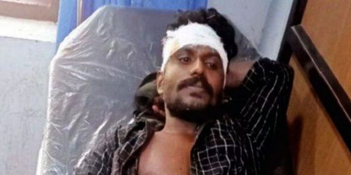 ബൈക്ക് തടഞ്ഞു നിര്ത്തി യുവാവിനെ ആക്രമിച്ചശേഷം ഭാര്യയെ ബലമായി പിടിച്ചു കൊണ്ടുപോയി ബൈക്ക് തടഞ്ഞു നിര്ത്തി യുവാവിനെ ആക്രമിച്ചശേഷം ഭാര്യയെ ബലമായി പിടിച്ചു കൊണ്ടുപോയി